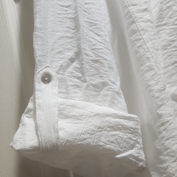 Chic White Button-Down Shirt - Picture 2 of 4